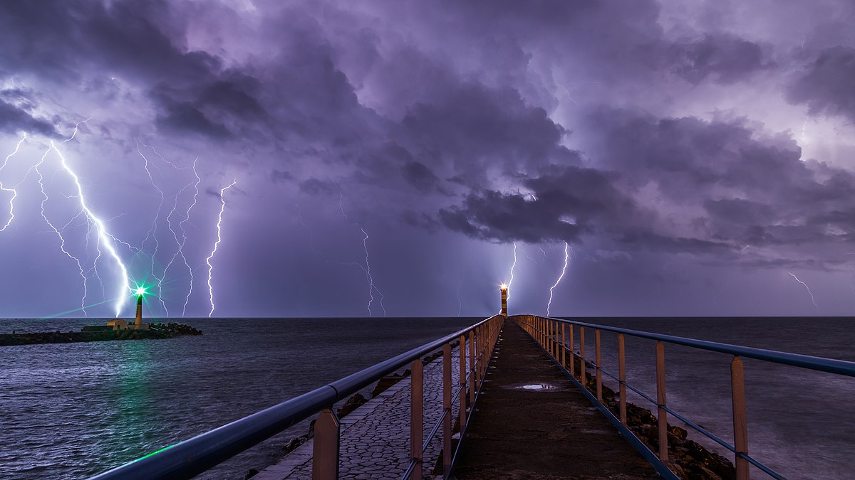 1200px-Port_and_lighthouse_overnight_storm_with_lightning_in_Port-la-Nouvelle.jpg