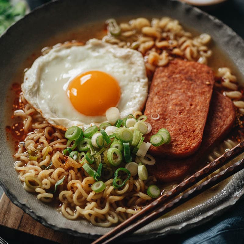 200330_10-Minute-Spam-Ramen_550.jpg