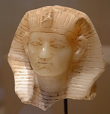 220px-Egypte_louvre_231_visage.jpg