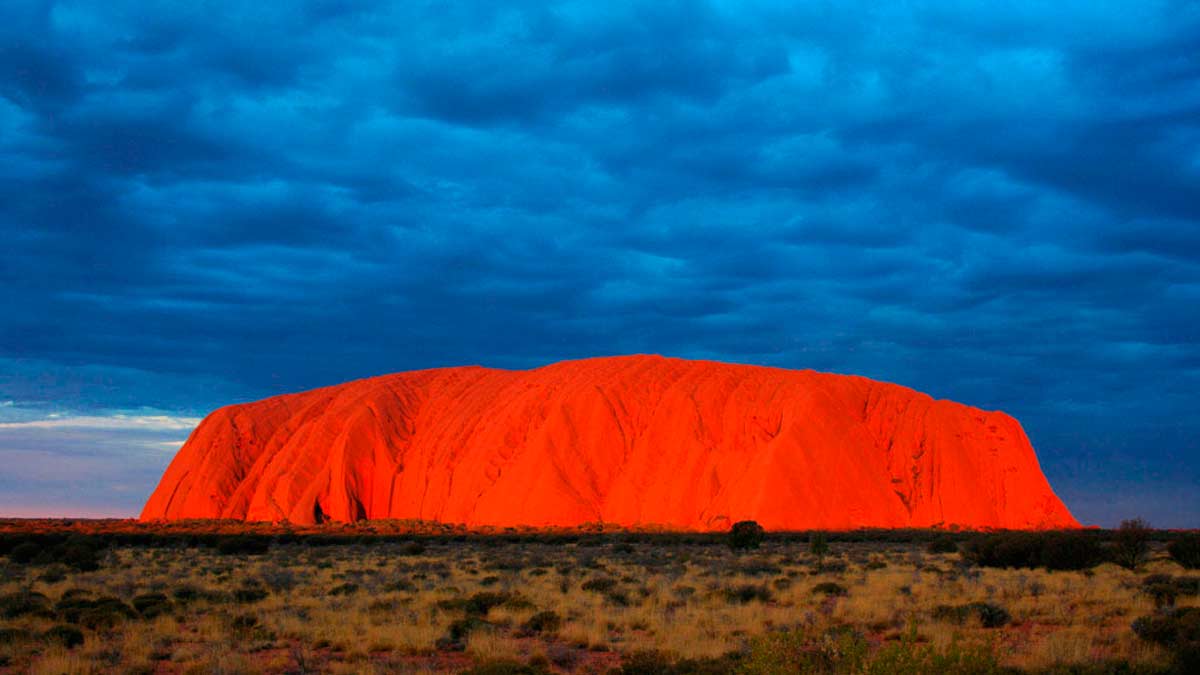 -aprovecha-australia-prohibira-la-entrada-al-monte-uluru-en-2019-1.jpg