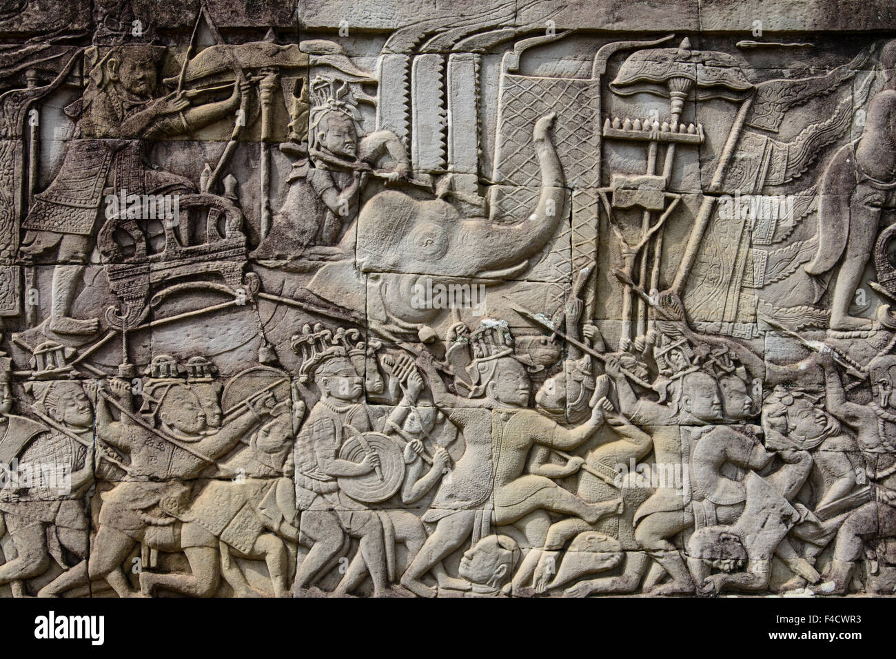 cambodia-angkor-wat-angkor-thom-bayon-bas-relief-carving-of-battle-F4CWR3.jpg