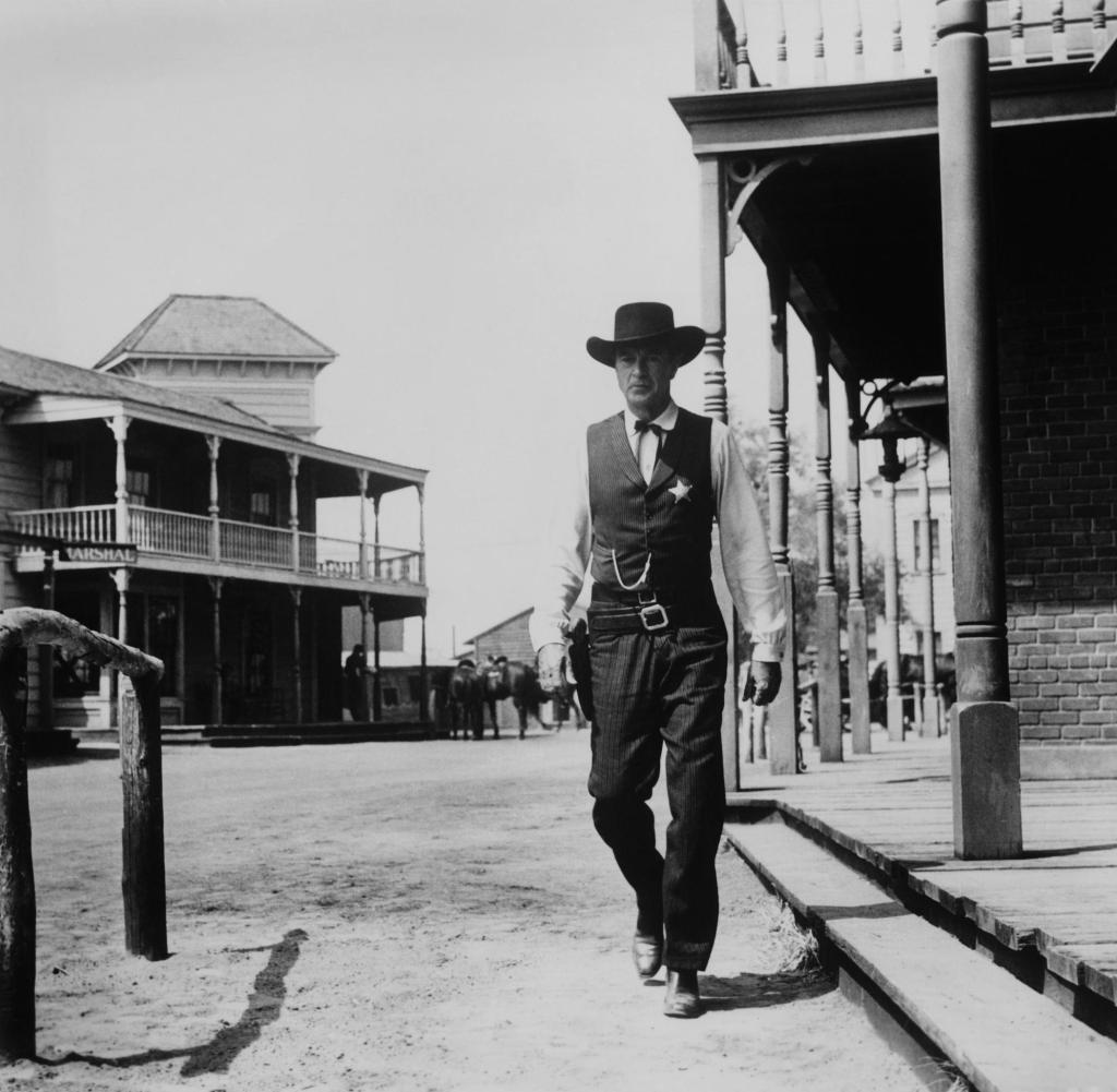 HIGH-NOON-Gary-Cooper-1952-3.jpg