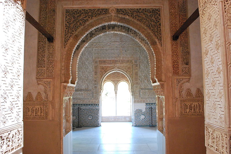 Interior_de_la_Torre_de_la_Cautiva,_Alhambra_de_Granada.jpg