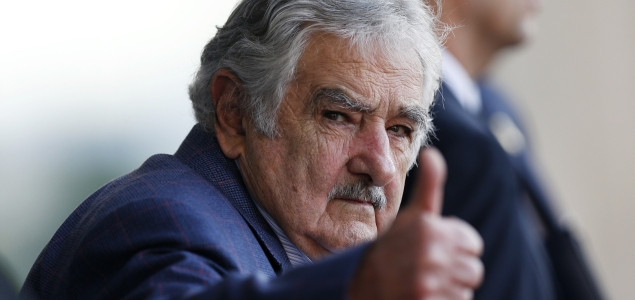 Click image for larger version  Name:	Mujica-pulgarOK-635-REUTERS.jpg Views:	1 Size:	42.2 KB ID:	18106100