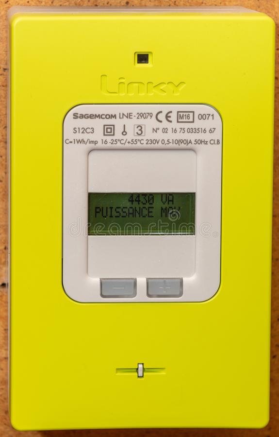 new-smart-electric-meter-linky-erdf-electricity-network-distribution-france-paris-september-16...jpg