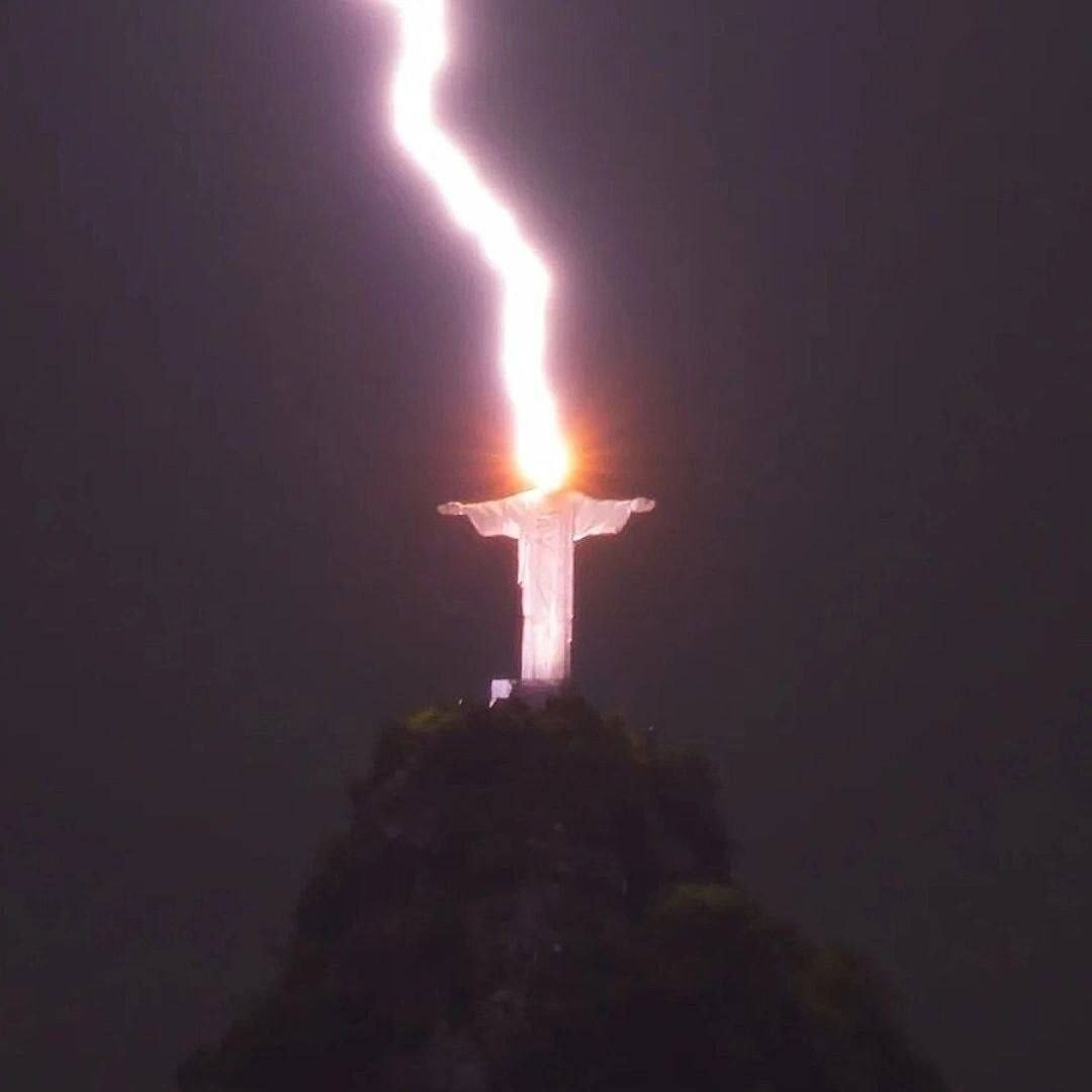 Redeemer_lightning.jpg