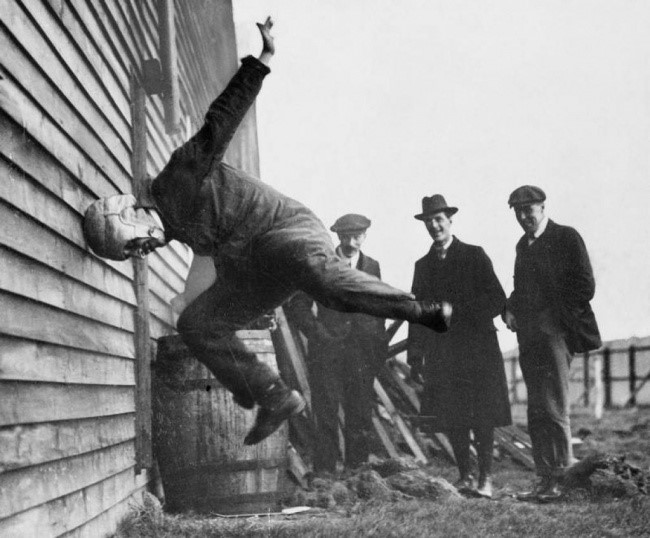 Rugby helmet testing 1912.jpg