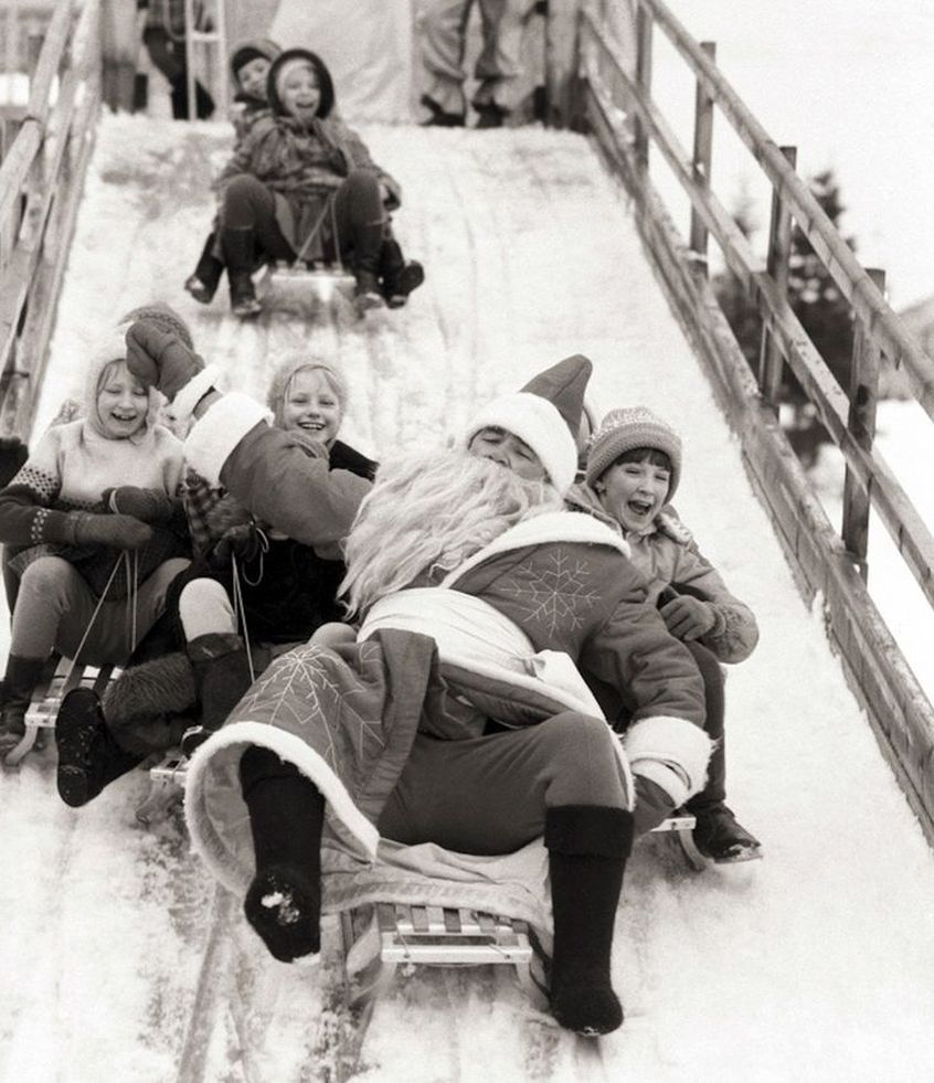 santa-kids-sleigh.jpg