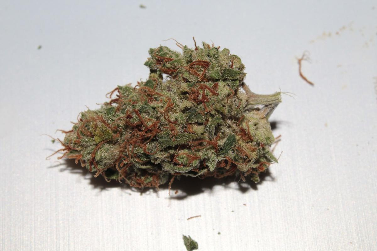 Click image for larger version  Name:	surrealv2 dry bud.JPG Views:	0 Size:	91.5 KB ID:	18104869