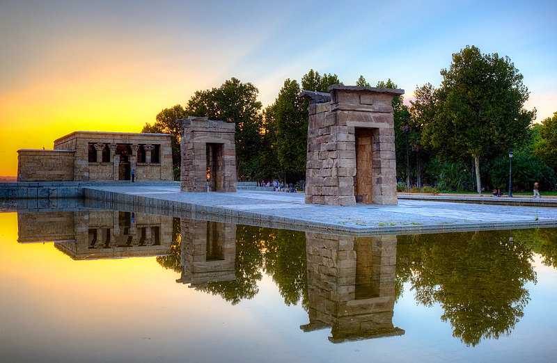 Templo_de_Debod_in_Madrid.jpg