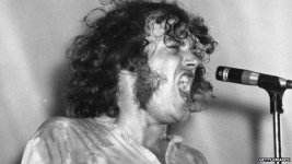 Joe Cocker at the Isle of Wight Festival in 1969.jpg