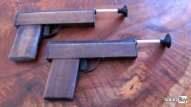 00001_Lot-de-deux-pistolets-en-bois---a-flechettes-Collectors.jpg