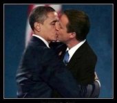 Obama-kiss-fake.jpg