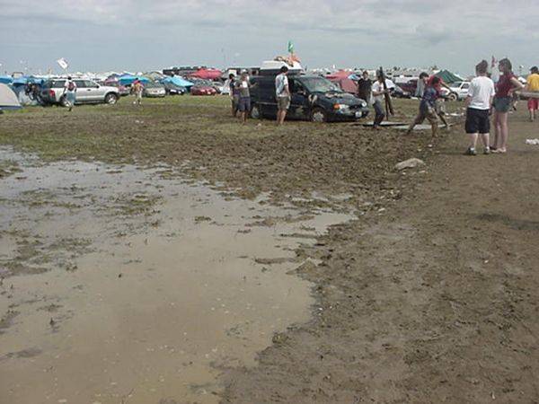 1541mud_at_concert-med.JPG