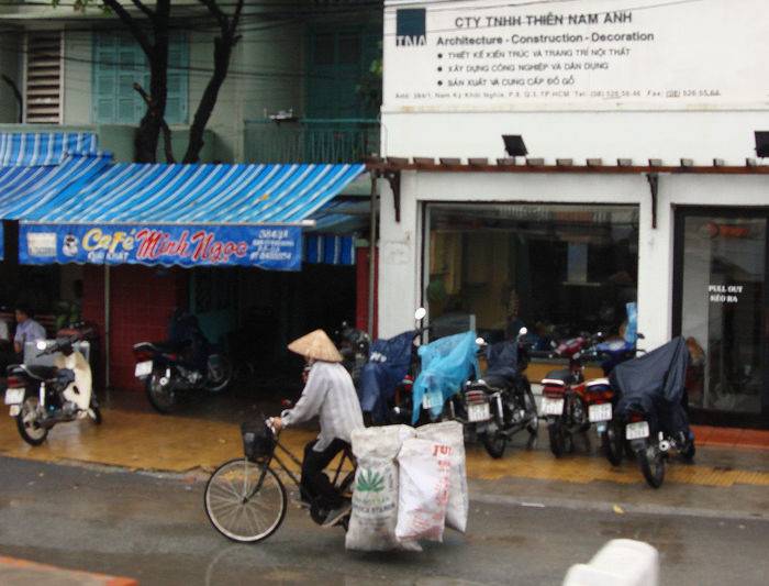 9Saigon-Rainy-Bike.jpg