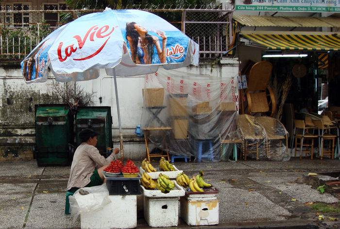 9Saigon-Street-Seller.jpg